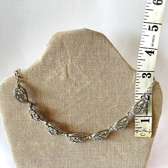 2028 Jewelry Crystal Teardrop Collar Silver Statement Necklace - Picture 8 of 9